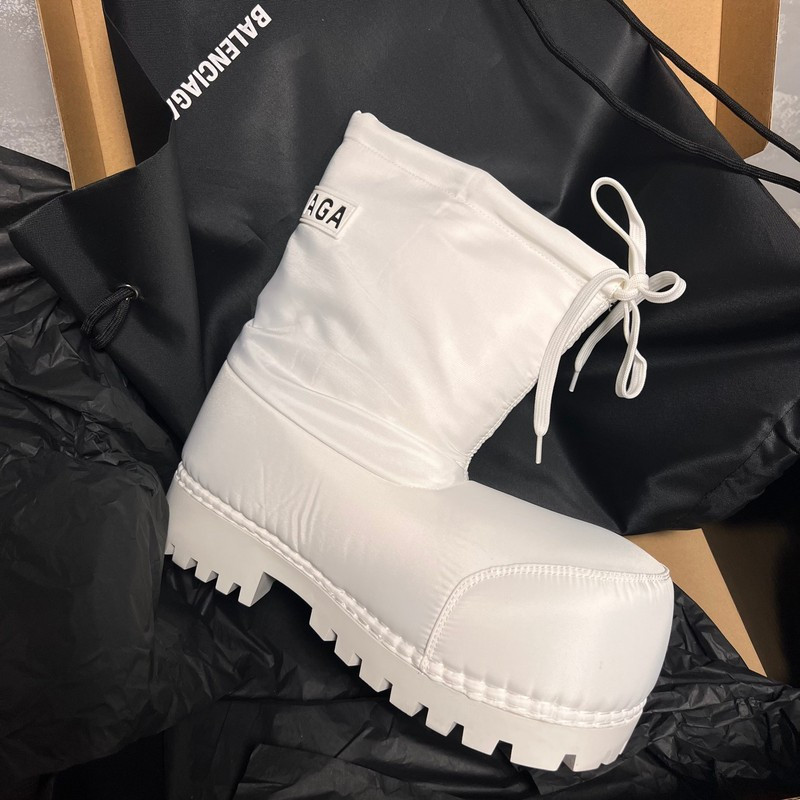 Ba1en*iaga alaska low boot in white nylon