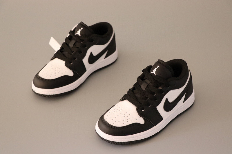 AIR JORDAN 1 KIDS SHOES