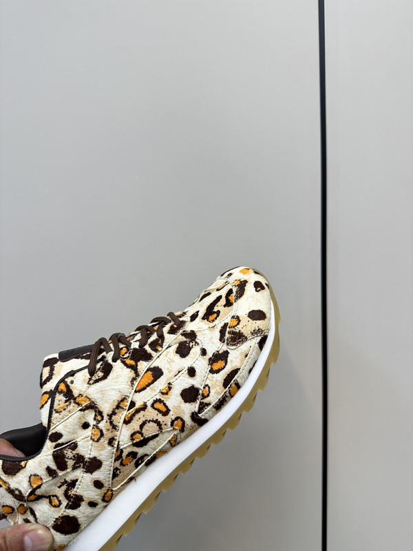 b0tt*ga Ven*ta orbit sneaker