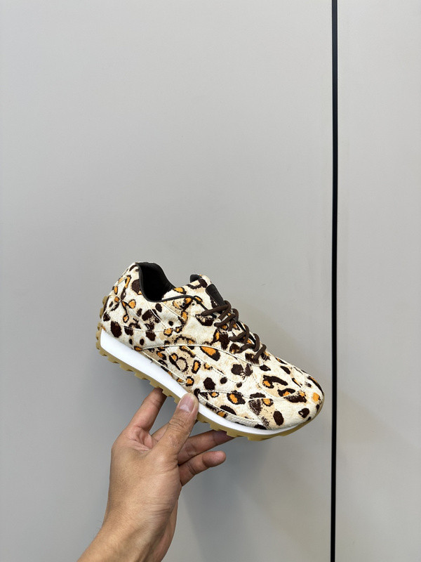 b0tt*ga Ven*ta orbit sneaker