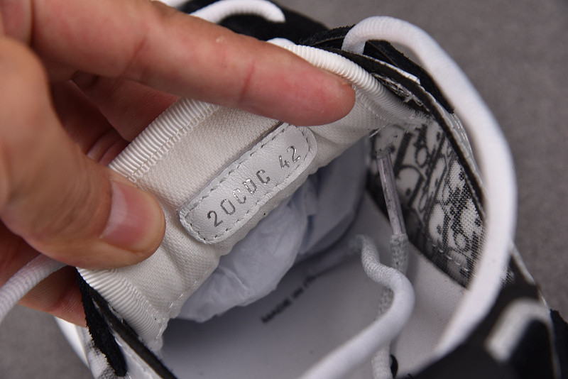 D10r B25 Oblique Runner Sneaker