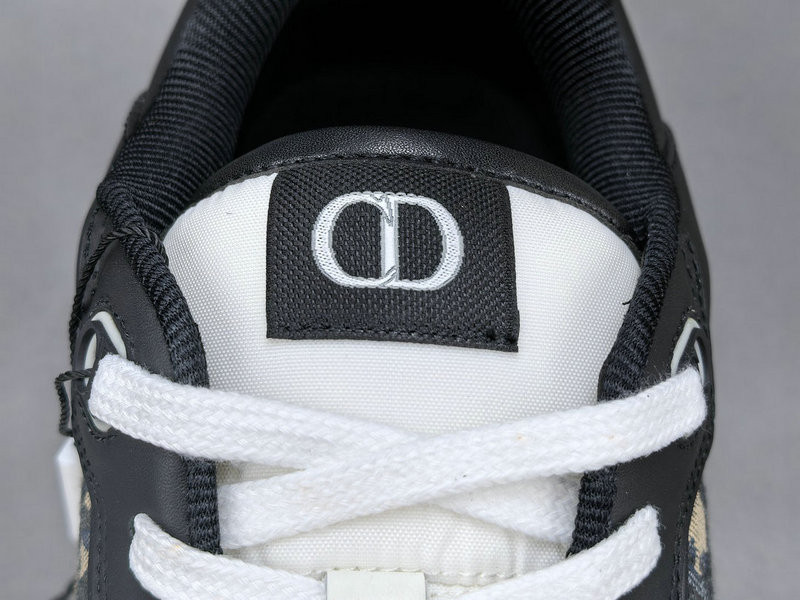 D10r sneakers