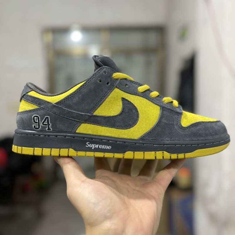 S*prem* x nike sb dunk low camper green hq8487-300
