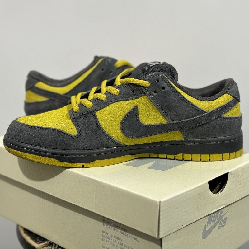 S*prem* x nike sb dunk low camper green hq8487-300
