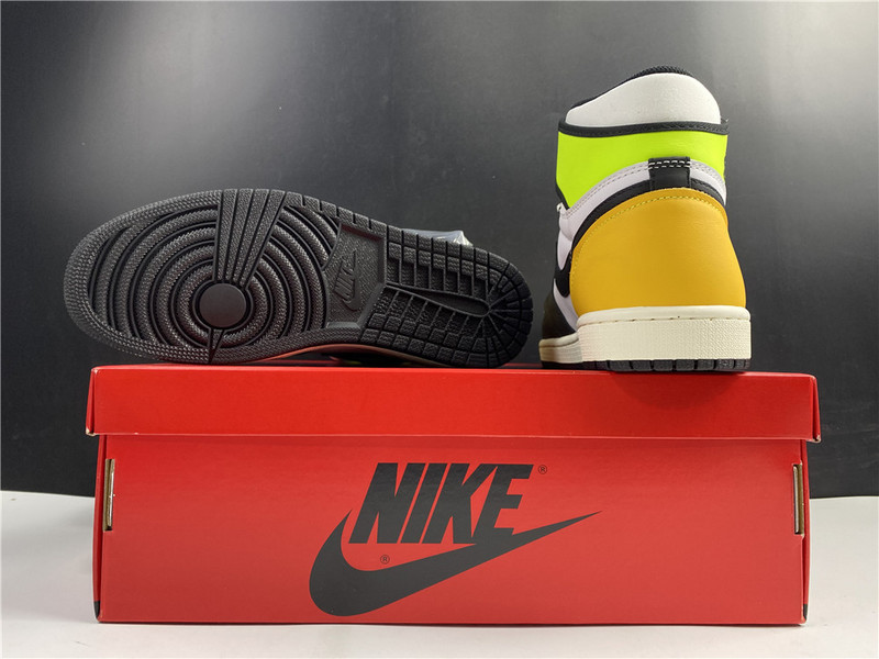 Air Jordan 1 High OG “University Gold” 555088-118