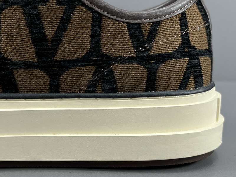 Va1e*ntin0 garavani totaloop