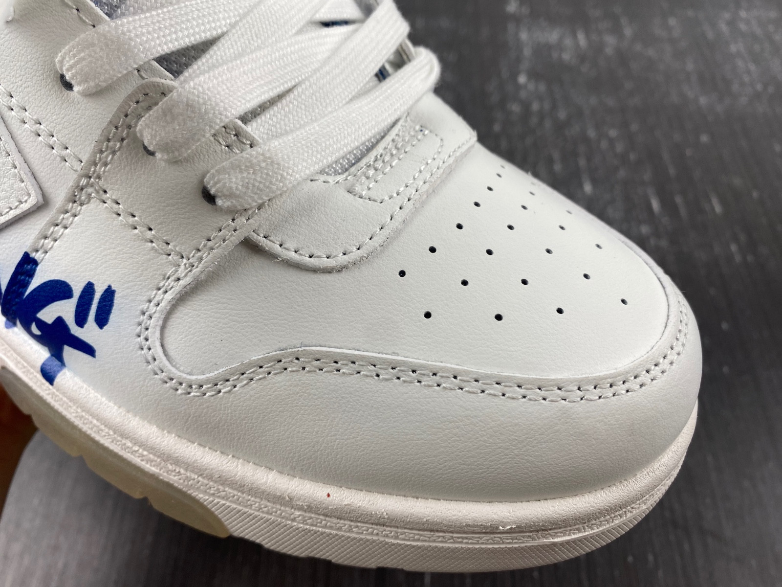 Off-White c/o Virgil Abloh