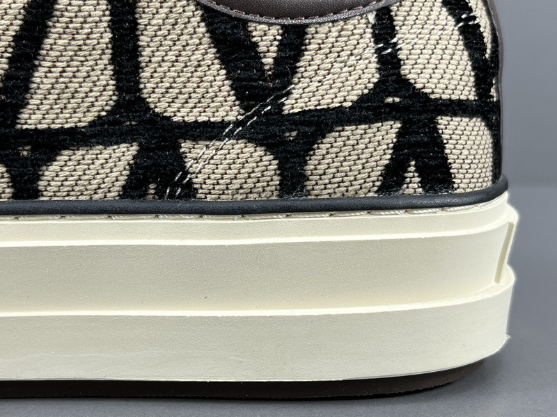 Va1e*ntin0 garavani totaloop