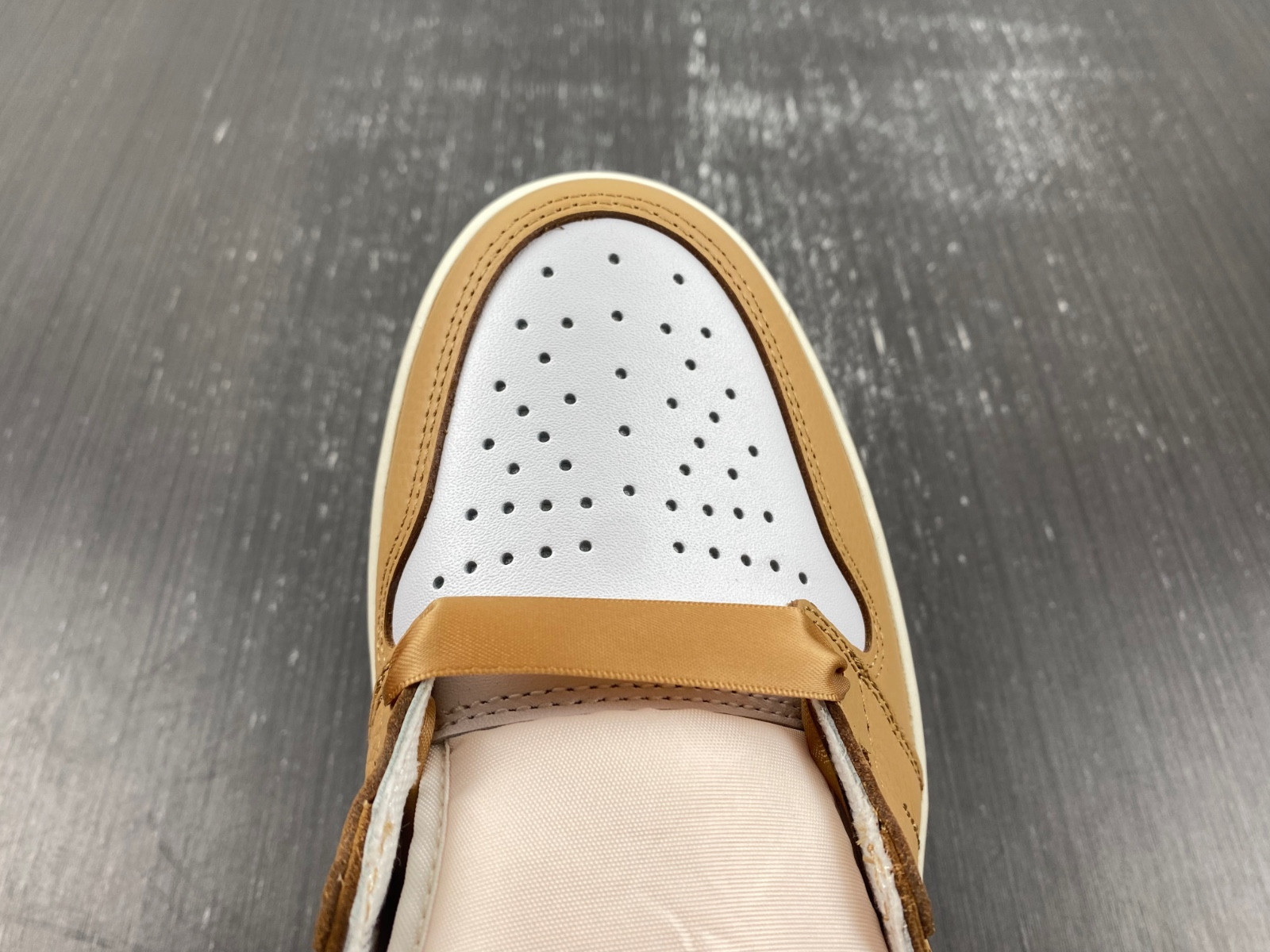 Air Jordan 1 Retro High OG "Praline" FN6622-201