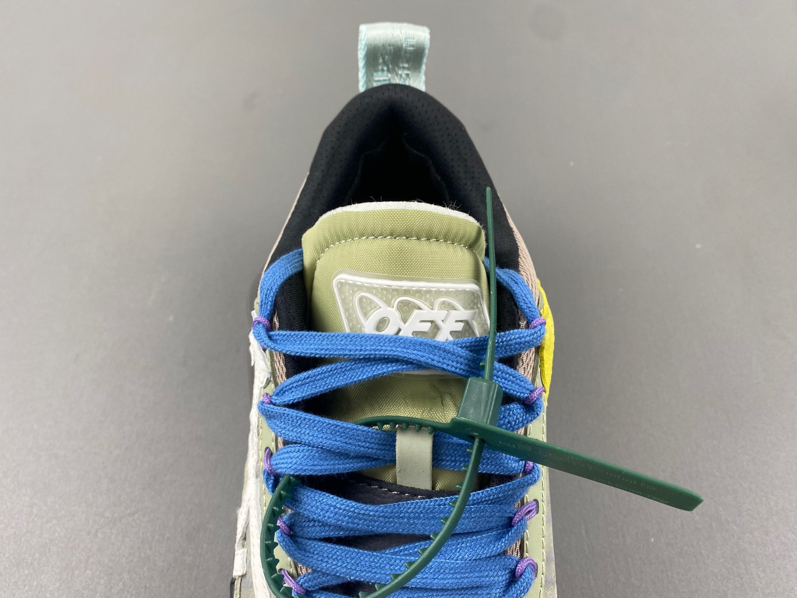 OW C/O ODSY-1000 SPORTS SHOES