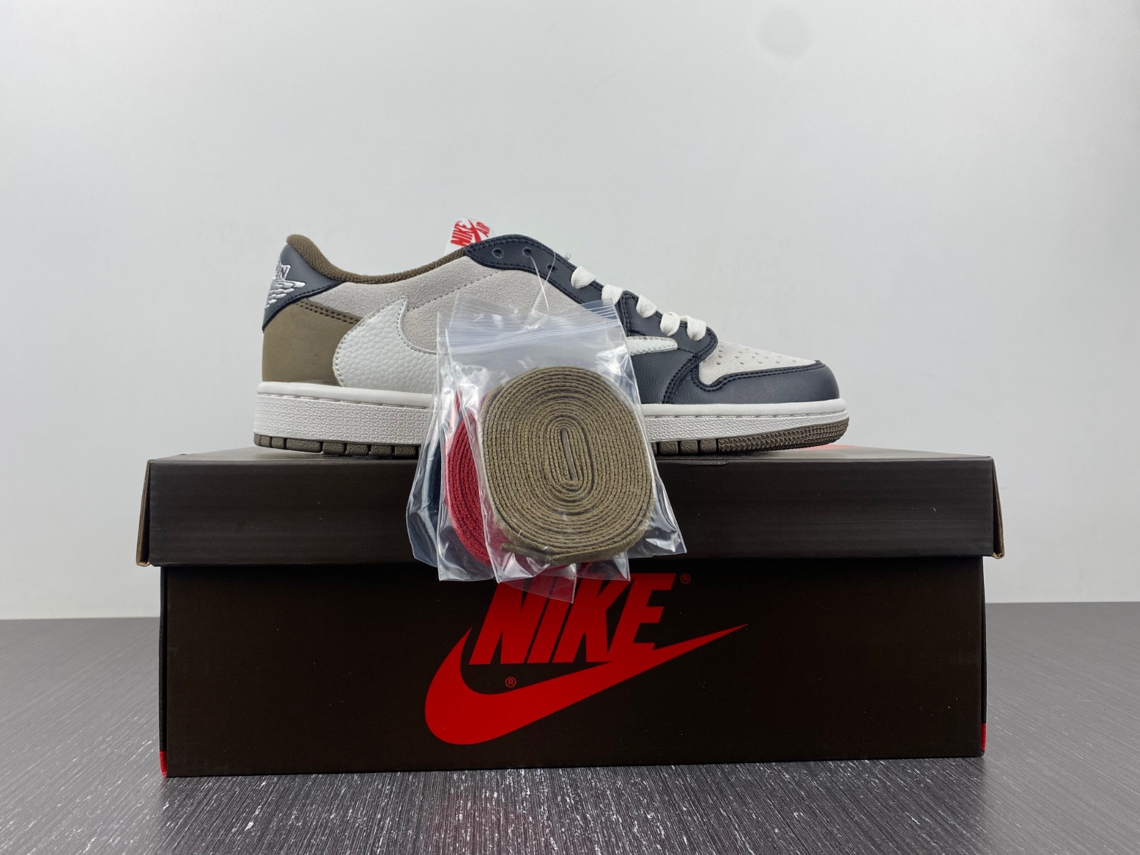 Travis Scott x Air Jordan 1 Low DM7866 902