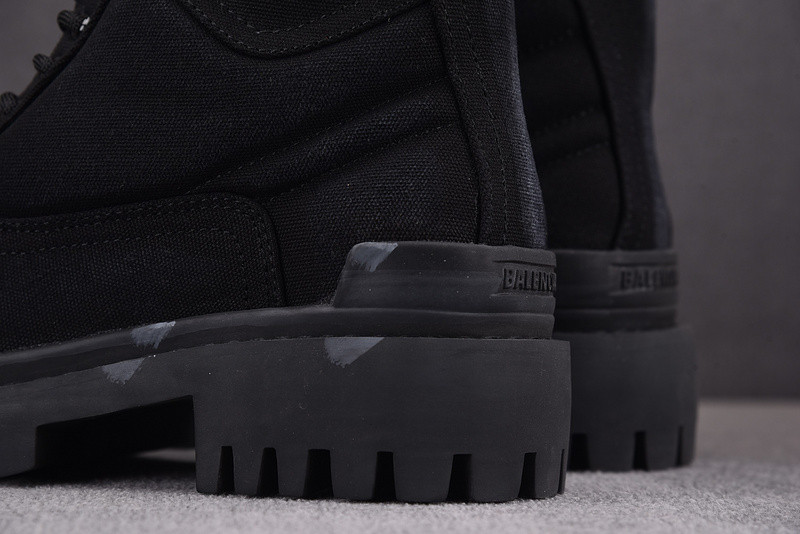 Ba*len*cia*ga strike combat boot