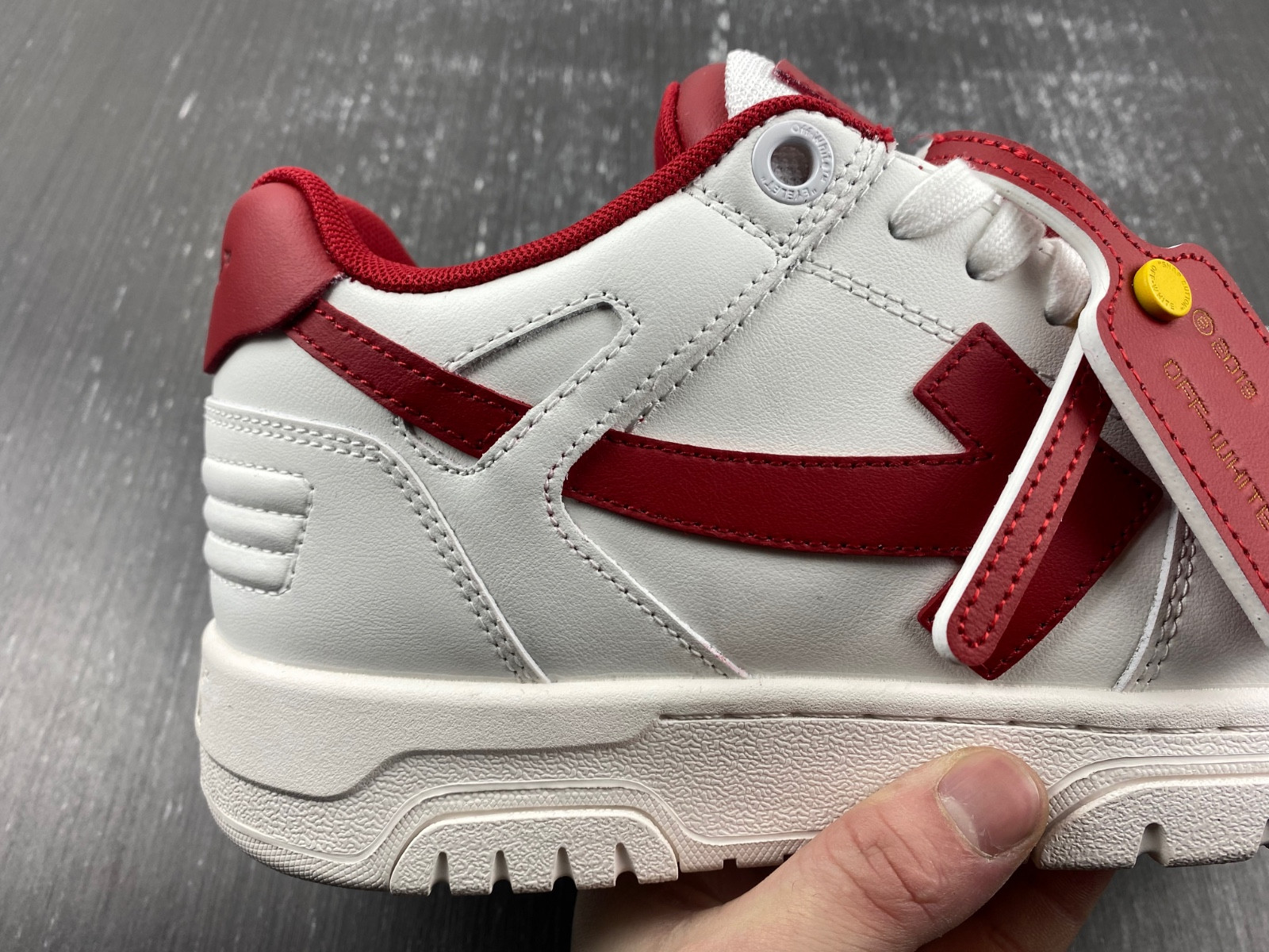 Off-White c/o Virgil Abloh