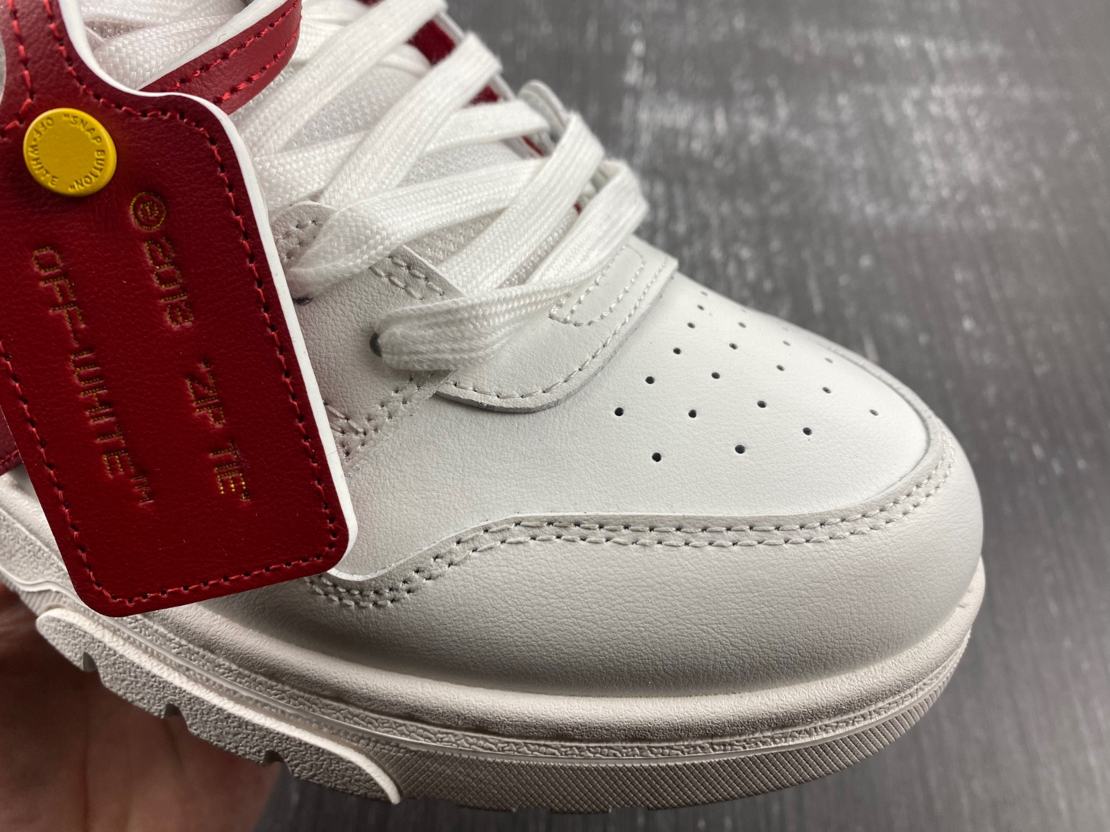 Off-White c/o Virgil Abloh