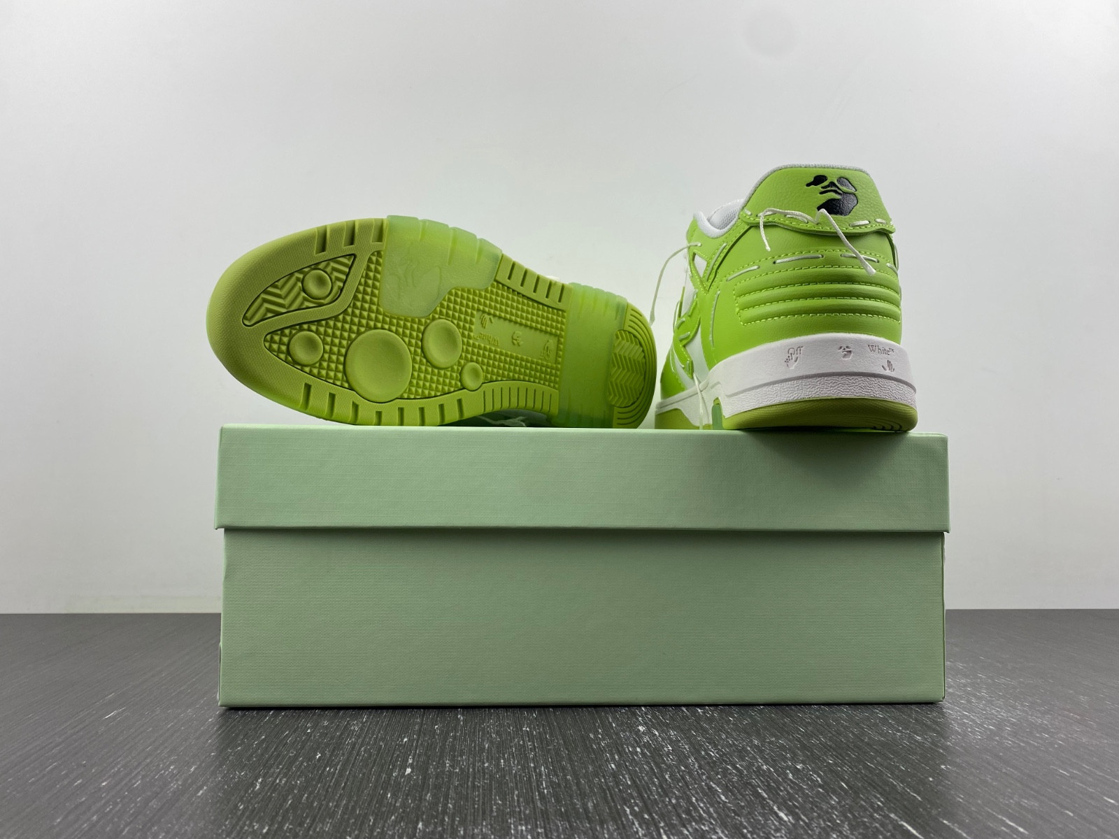 Off-White c/o Virgil Abloh