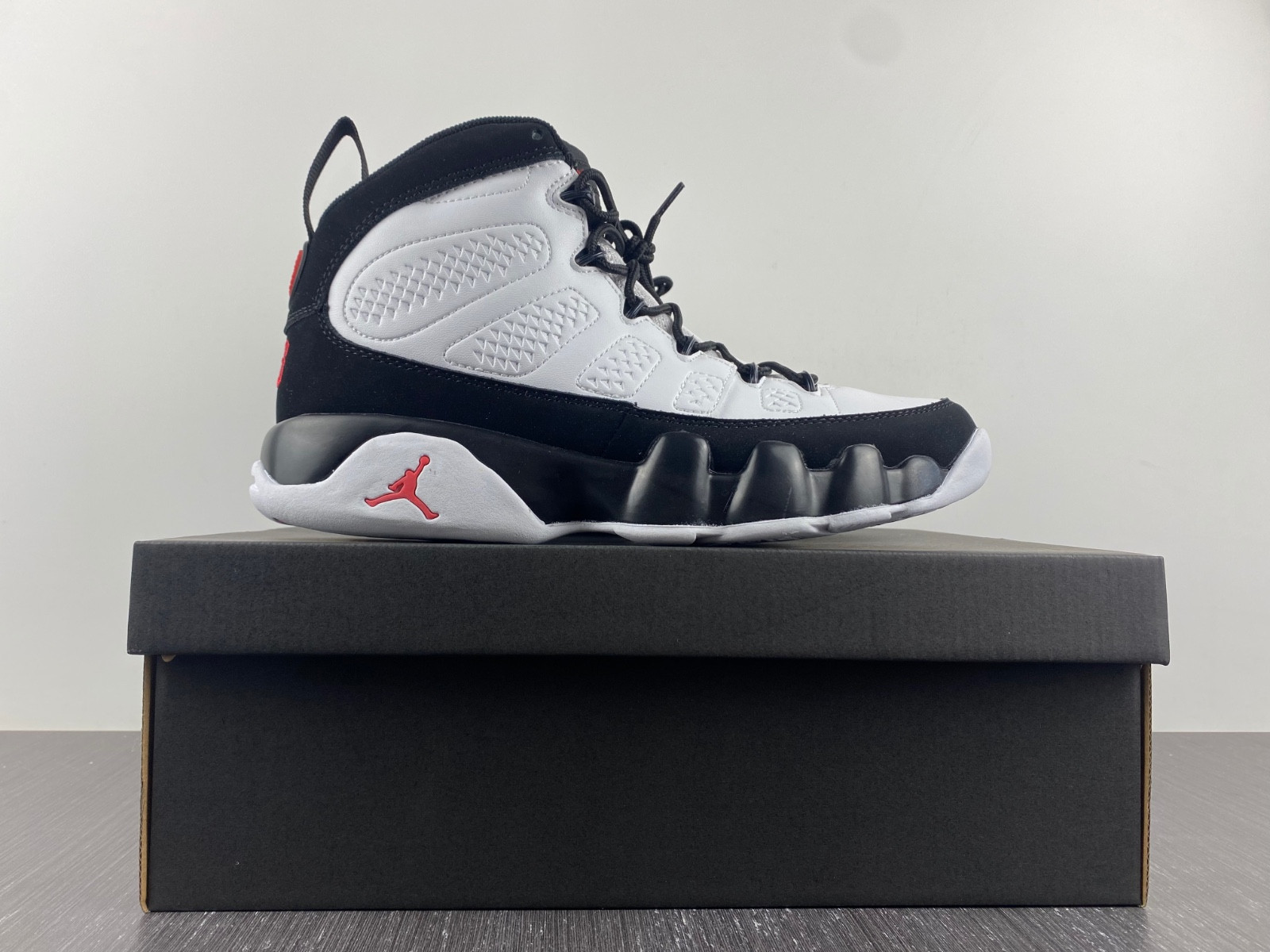 Jordan 9 Retro OG (2016) - 302370-112