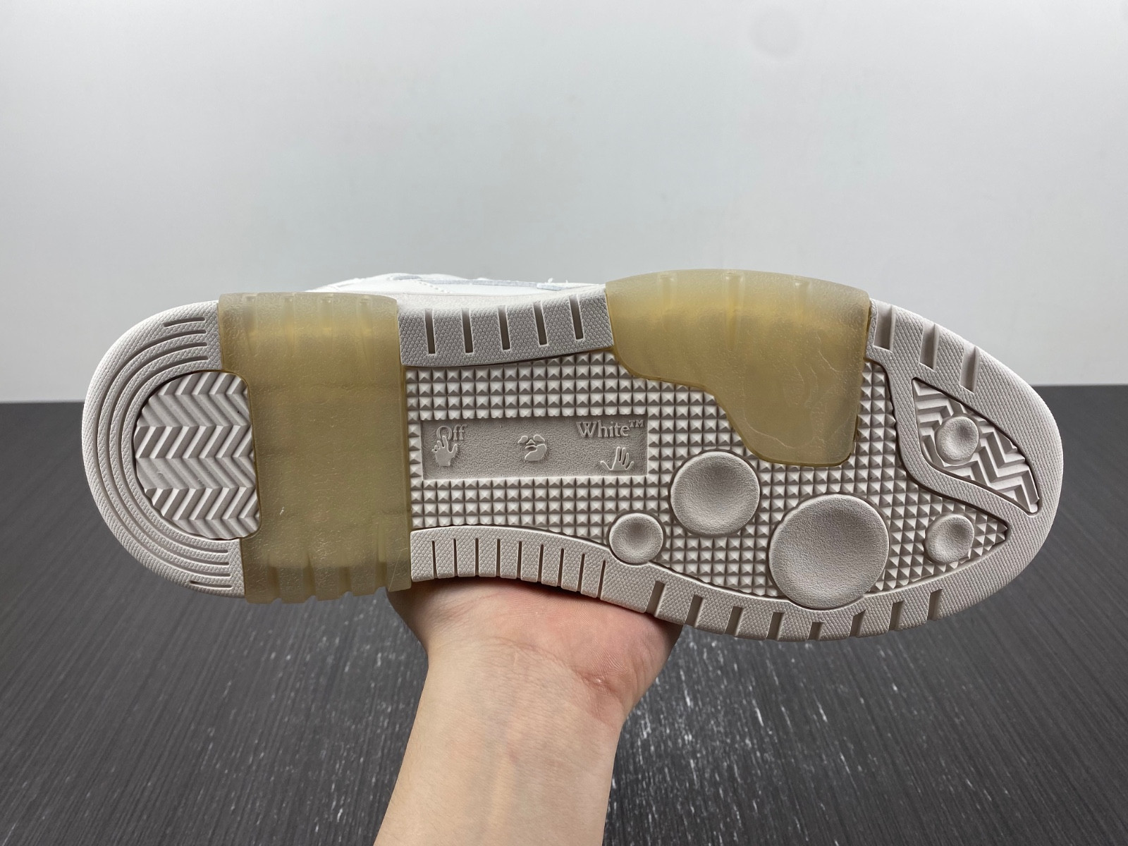 Off-White c/o Virgil Abloh