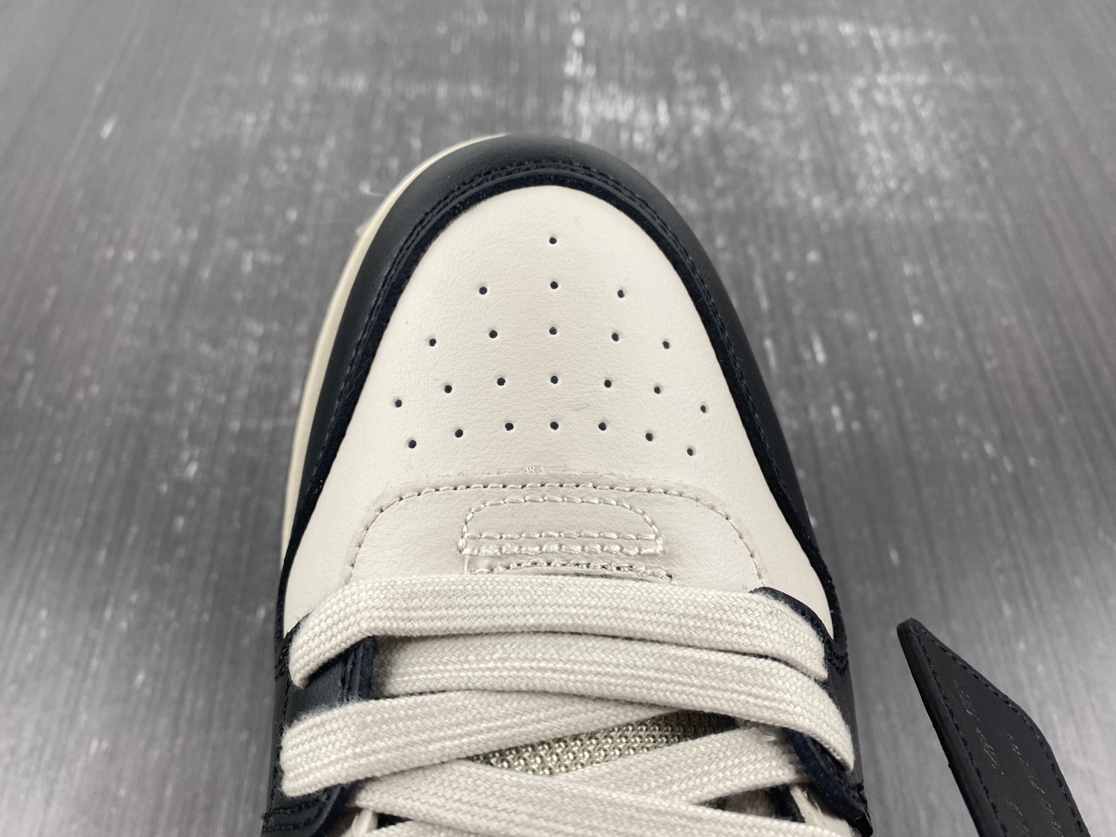 Off-White c/o Virgil Abloh