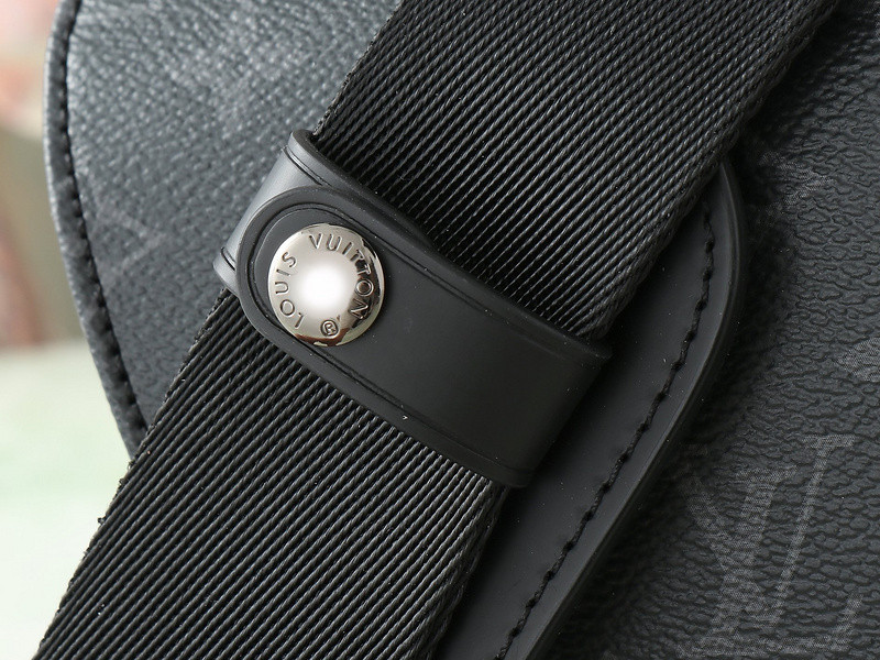 l0vis Vvtt0n messenger voyager monogram eclipse pm black