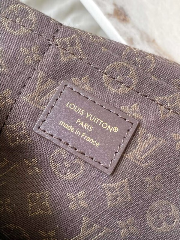 l0vis Vvtt0n express travel