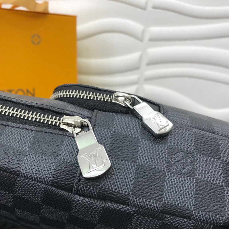 L*uis V*itton Shoulder Bag