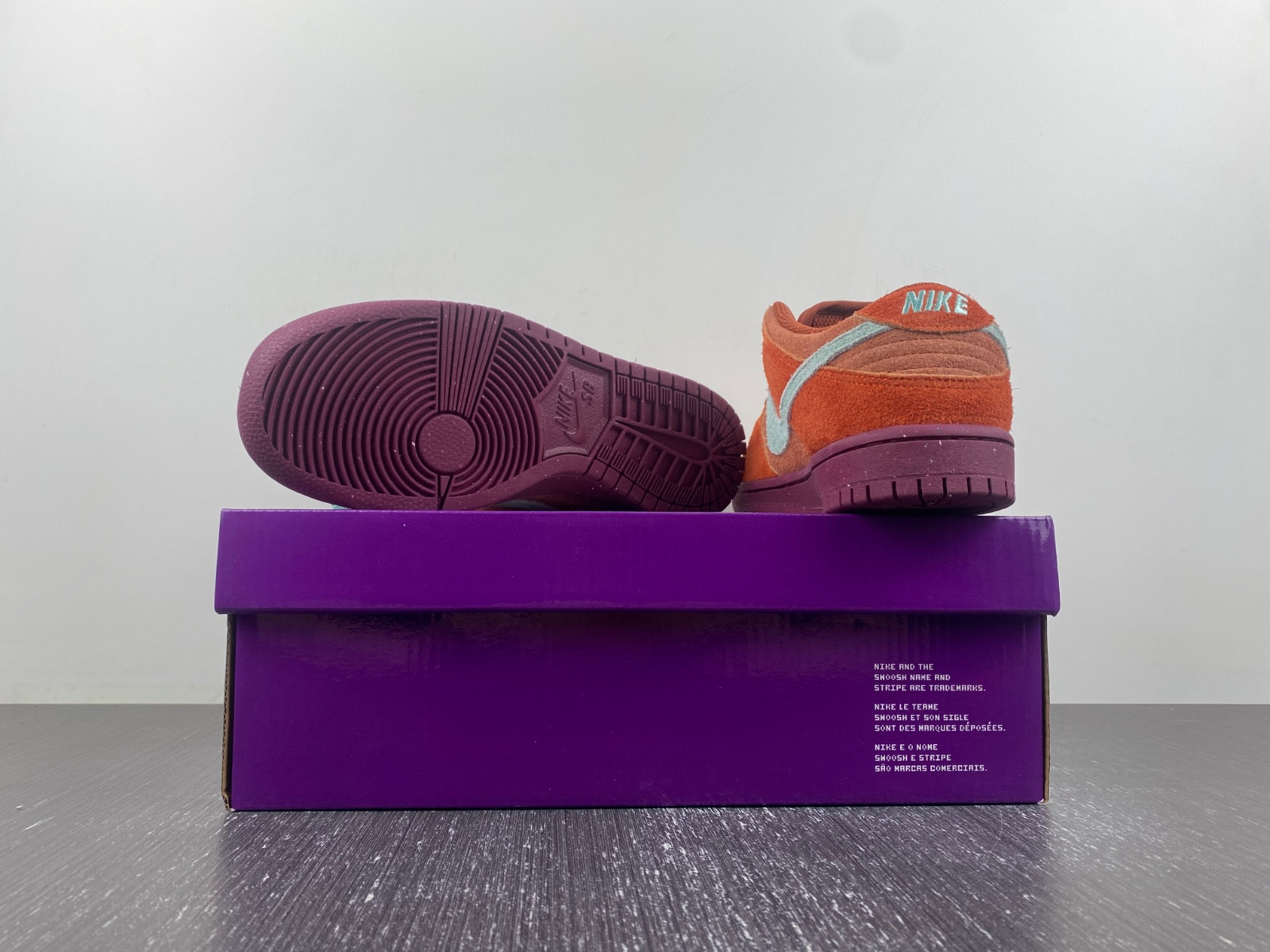 Nike SB Dunk Low "Mystic Red" DV5429-601