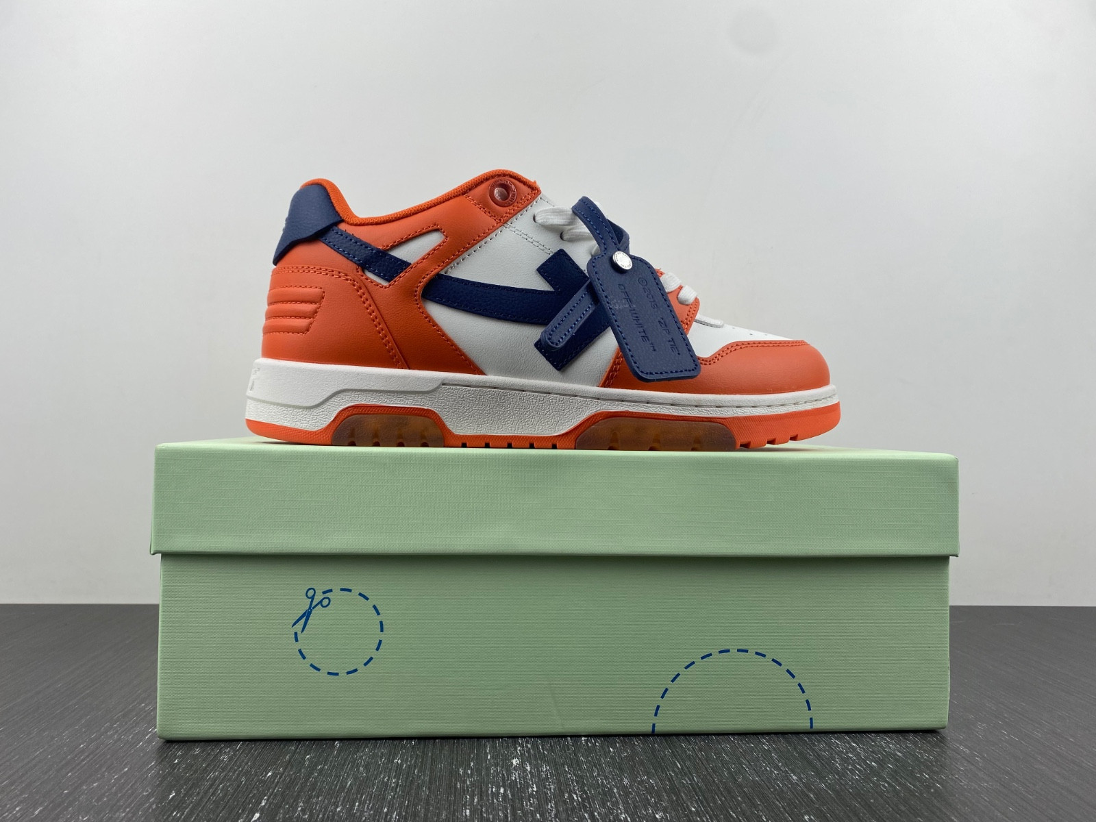 Off-White c/o Virgil Abloh