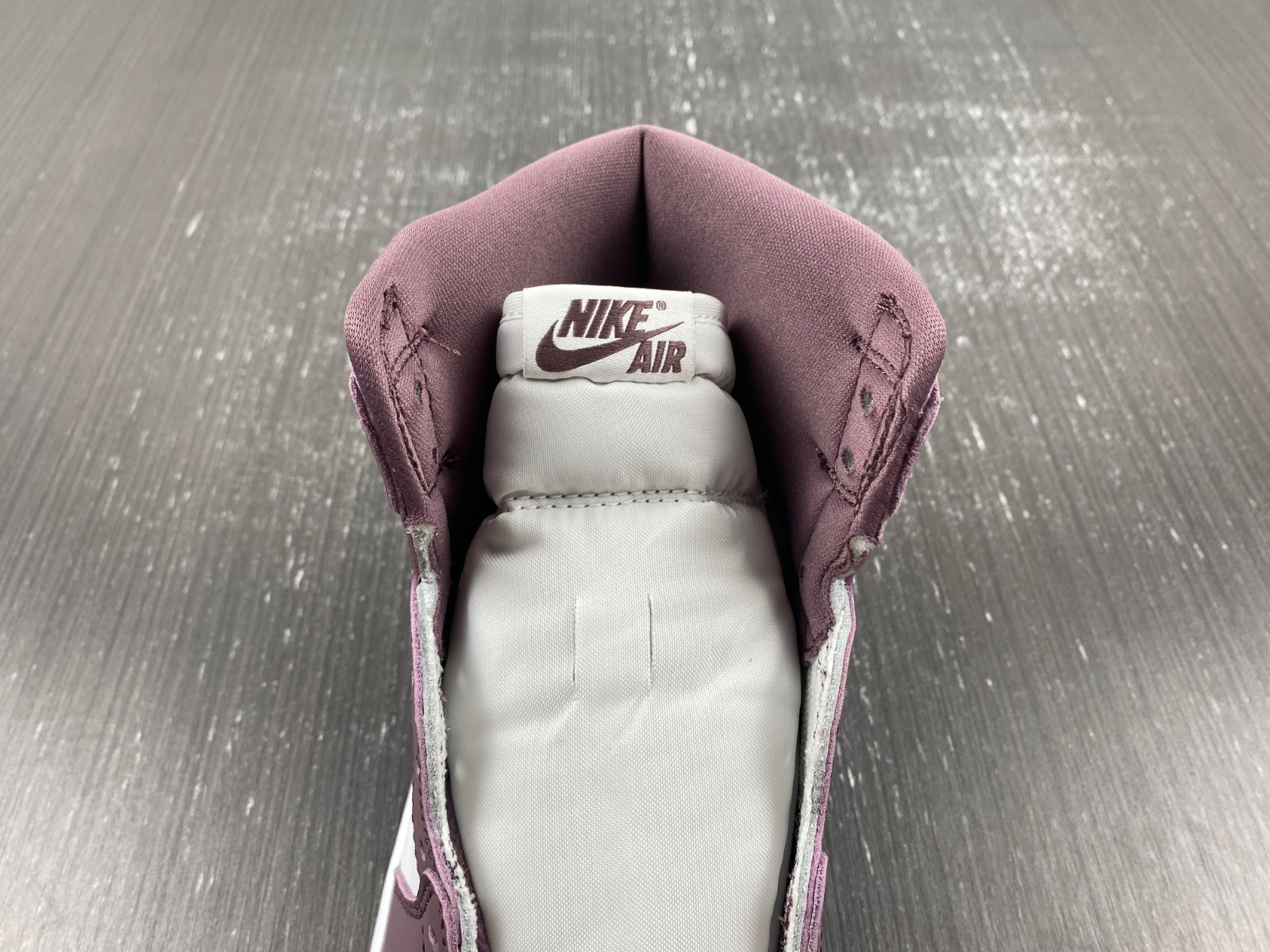 Air Jordan 1 High OG "Mauve" DZ5485-105