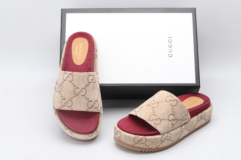GUC LEATHER SLIDE