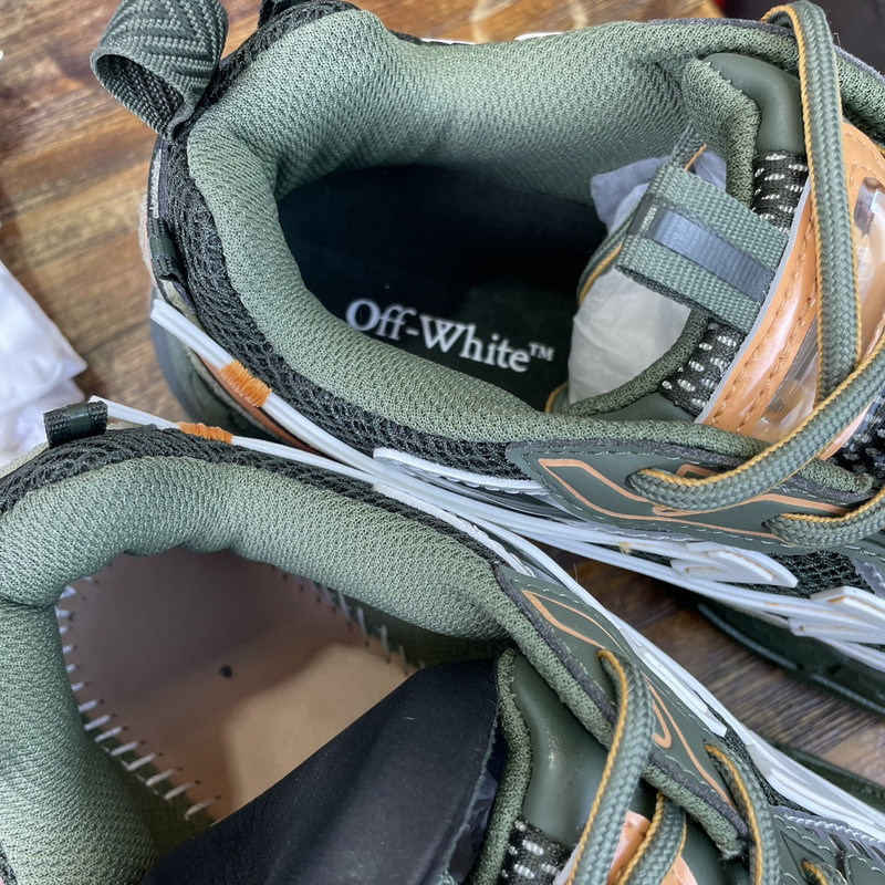 Off-White c/o Virgil Abloh