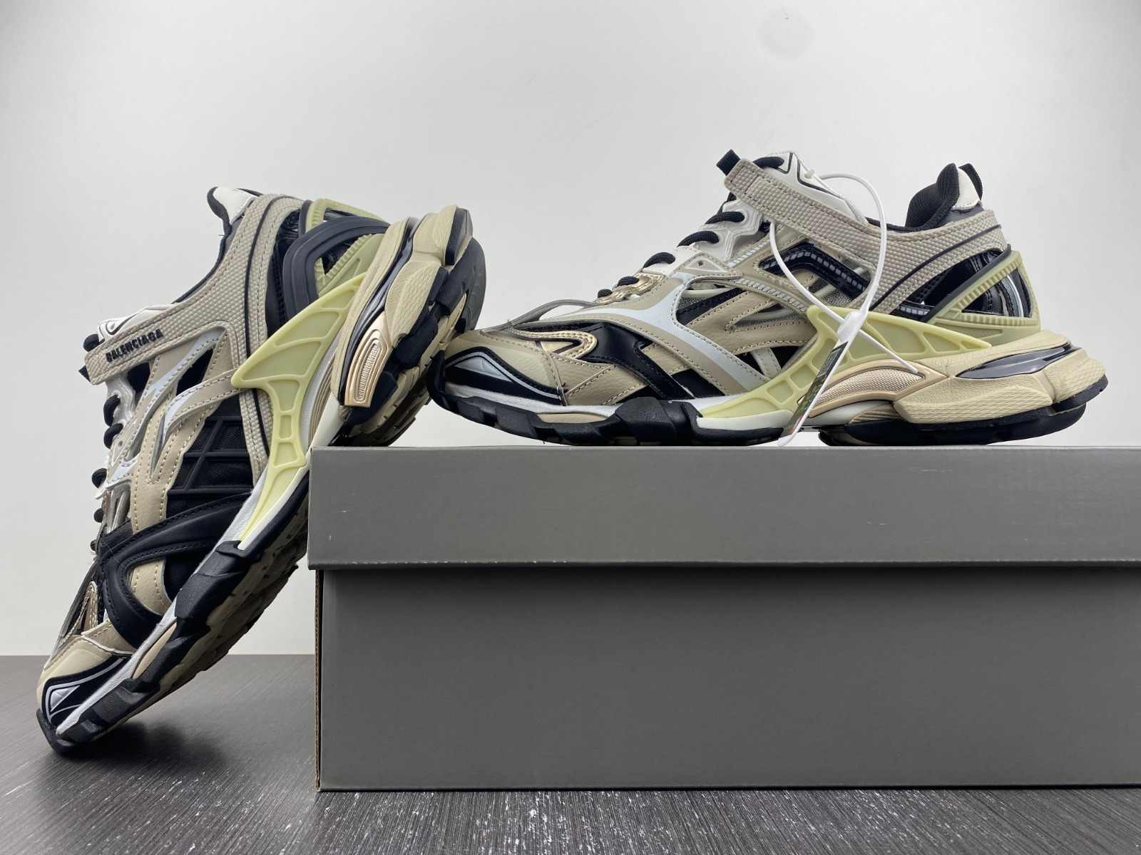 Ba*len*cia*ga track 2.0 beige 568615w2gn38071