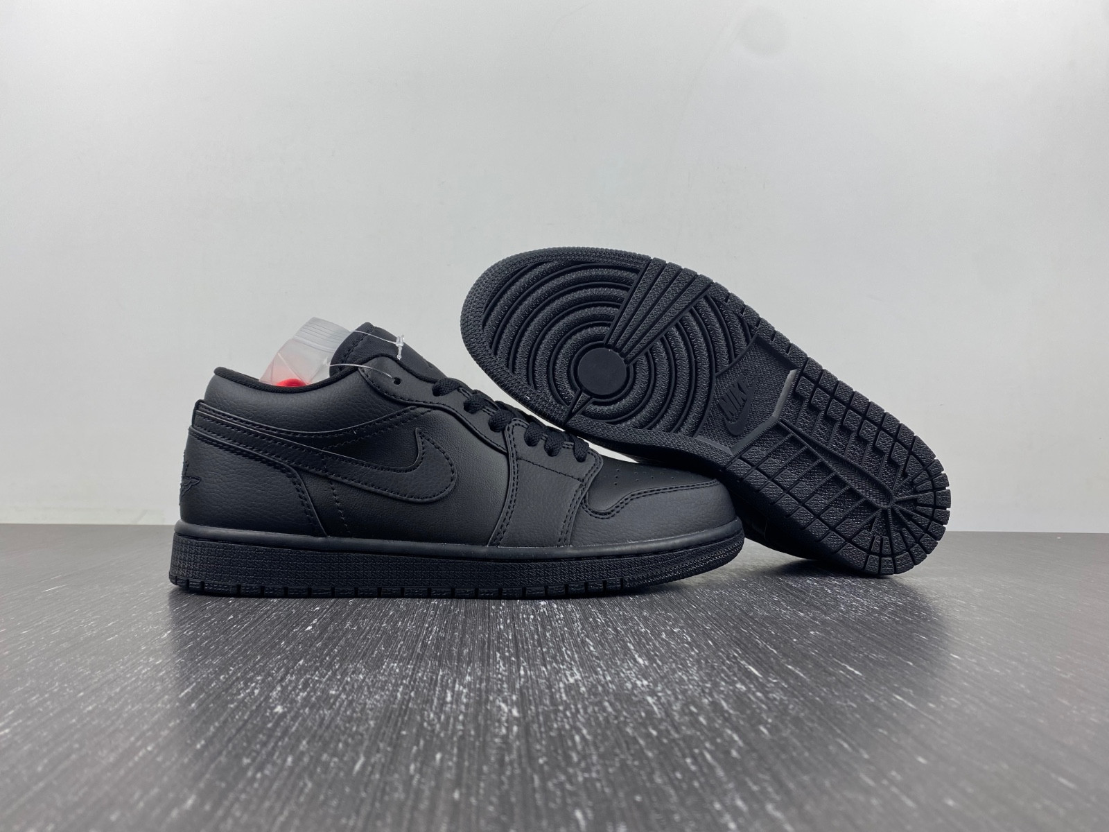 Jordan 1 Low Triple Black - 553558-091