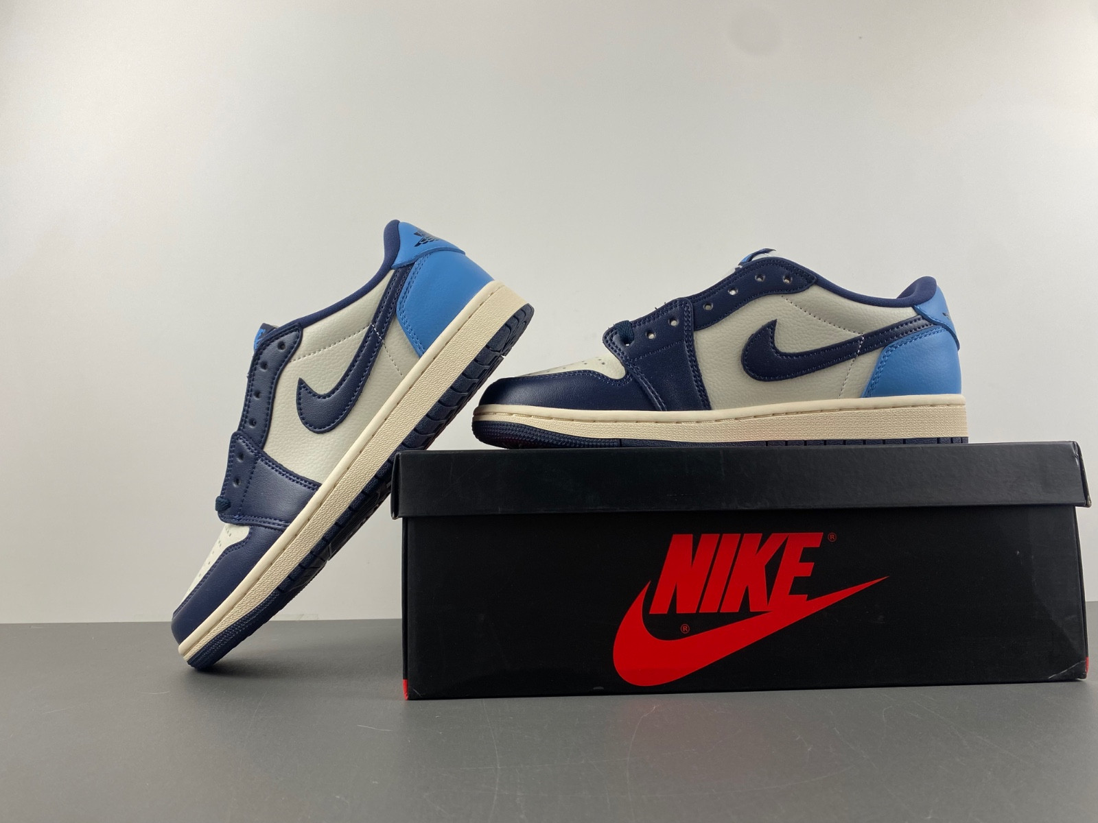 Air Jordan 1 Retro Low OG 