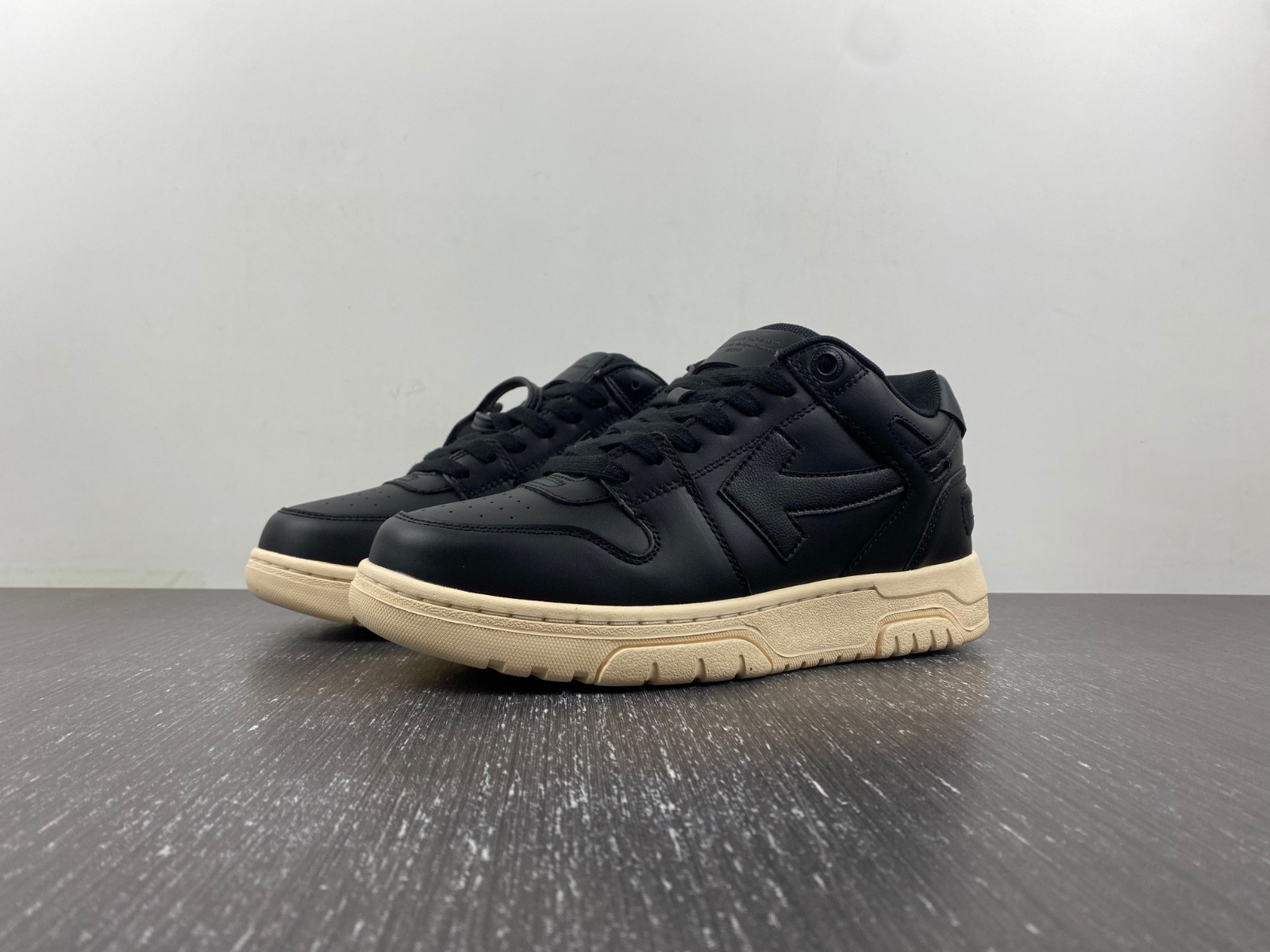 Off-White c/o Virgil Abloh