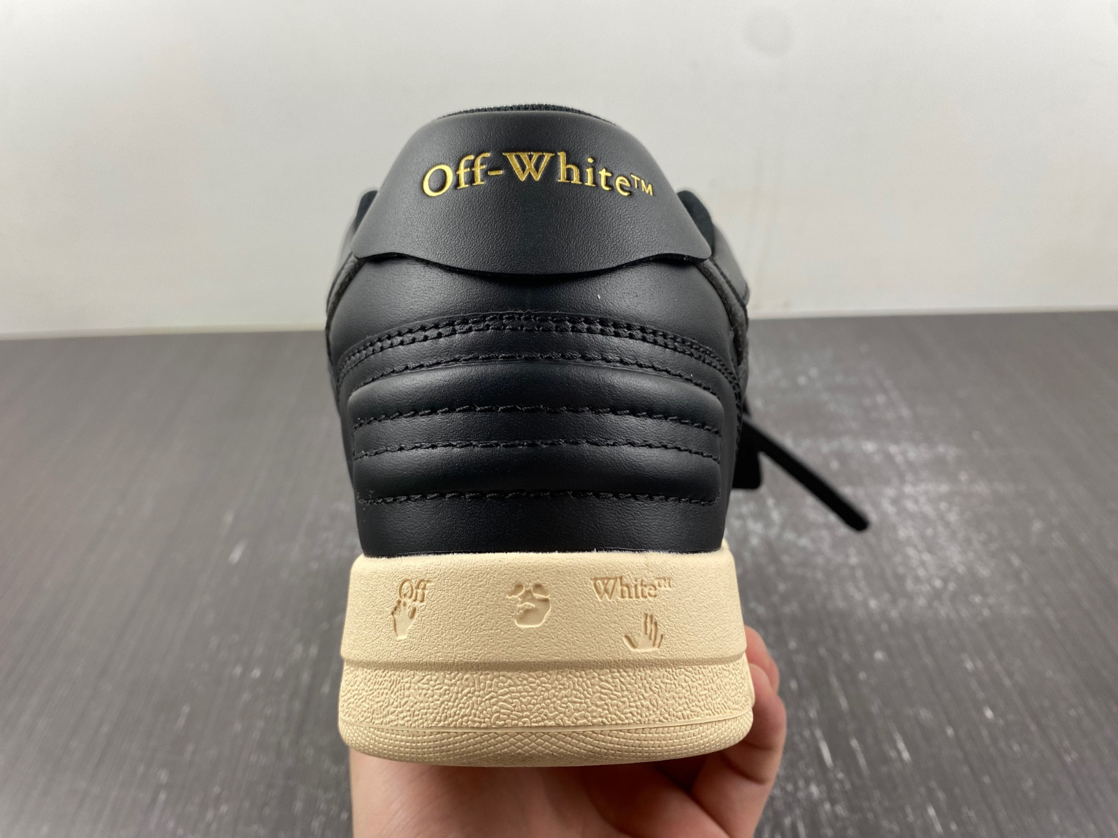 Off-White c/o Virgil Abloh