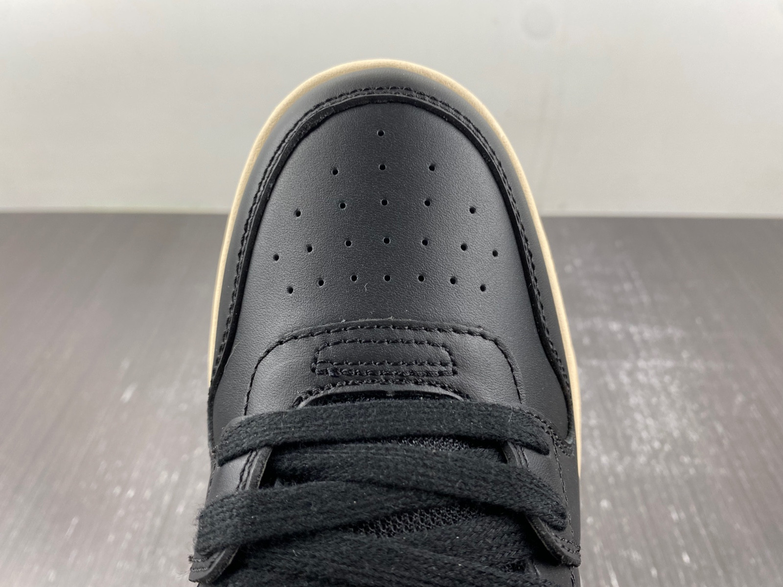 Off-White c/o Virgil Abloh