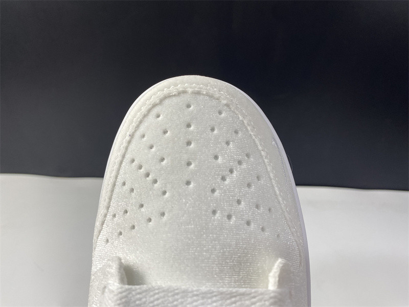 DOVER STREET MARKET (DSM) X NIKE DUNK LOW DH2686-100