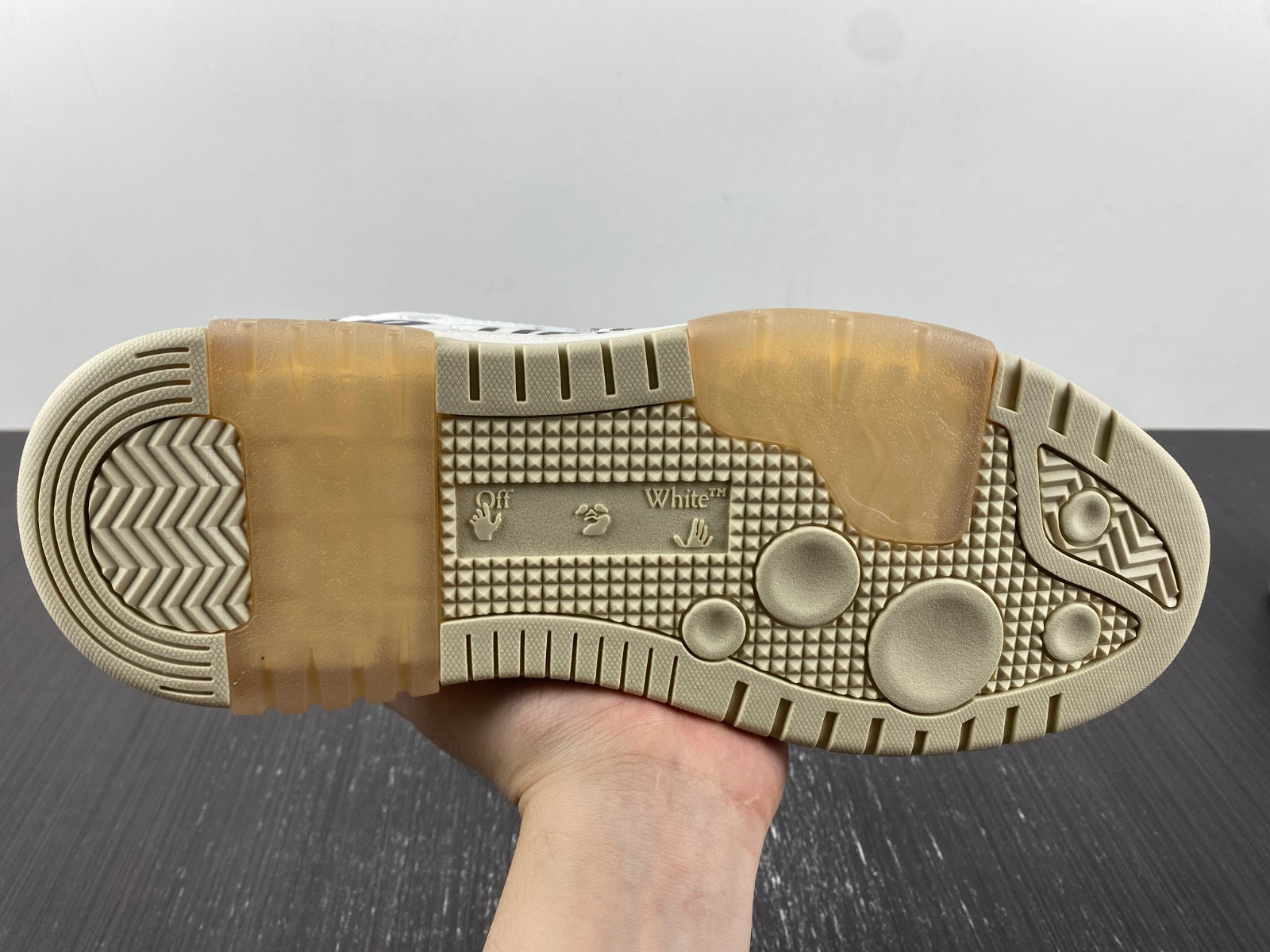 Off-White c/o Virgil Abloh