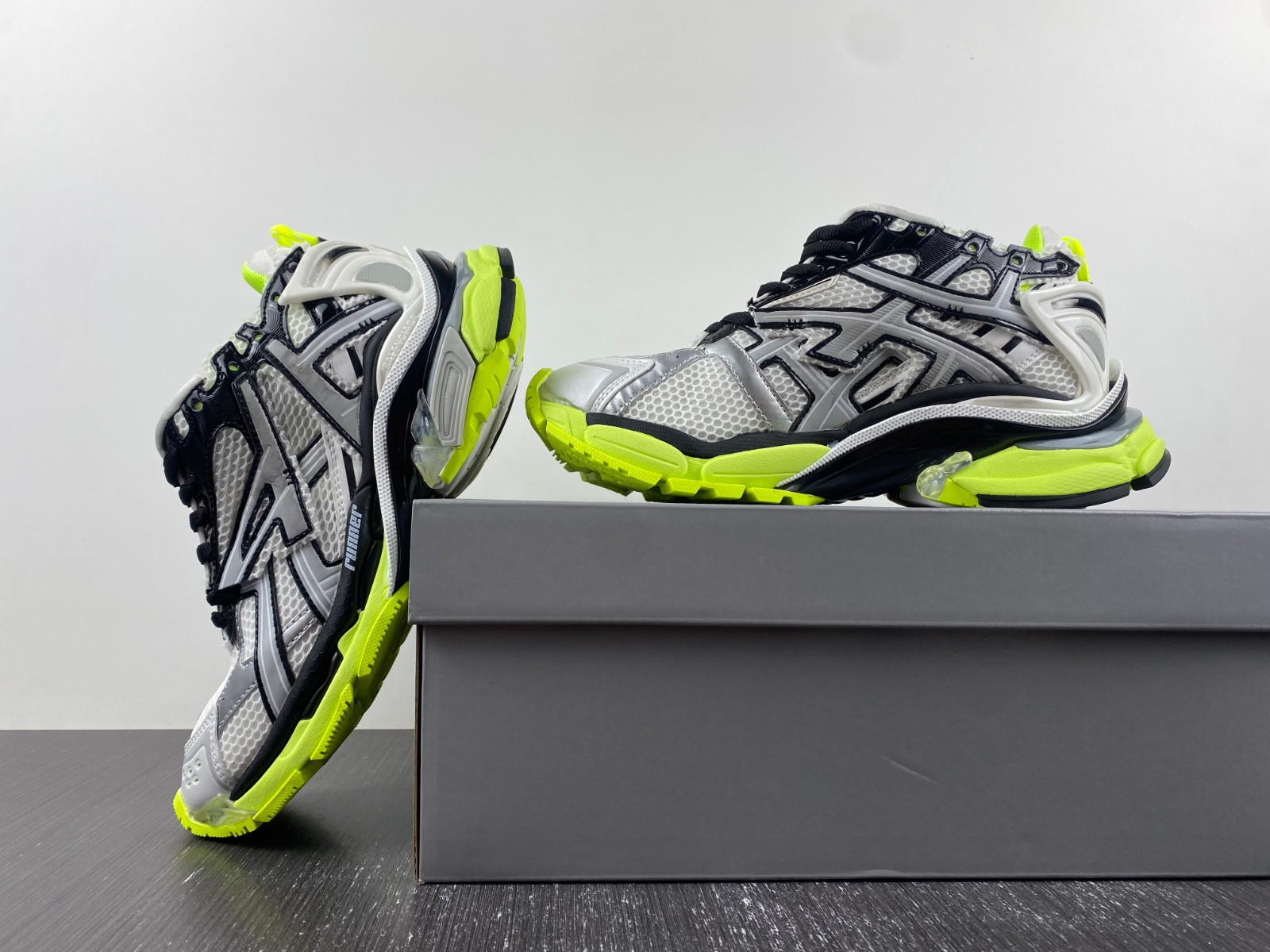 Ba*len*cia*ga runner 67403 w3rbp 1093