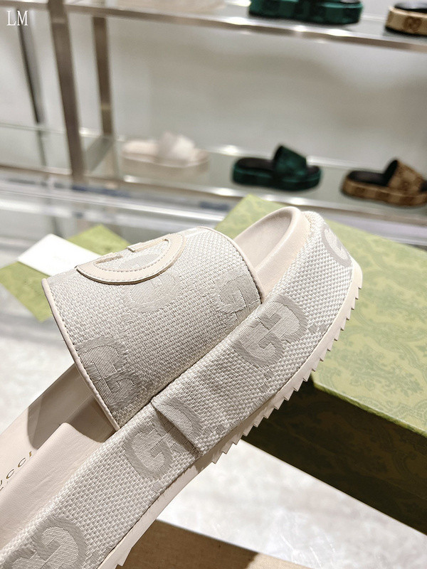 GUC LEATHER SLIDE