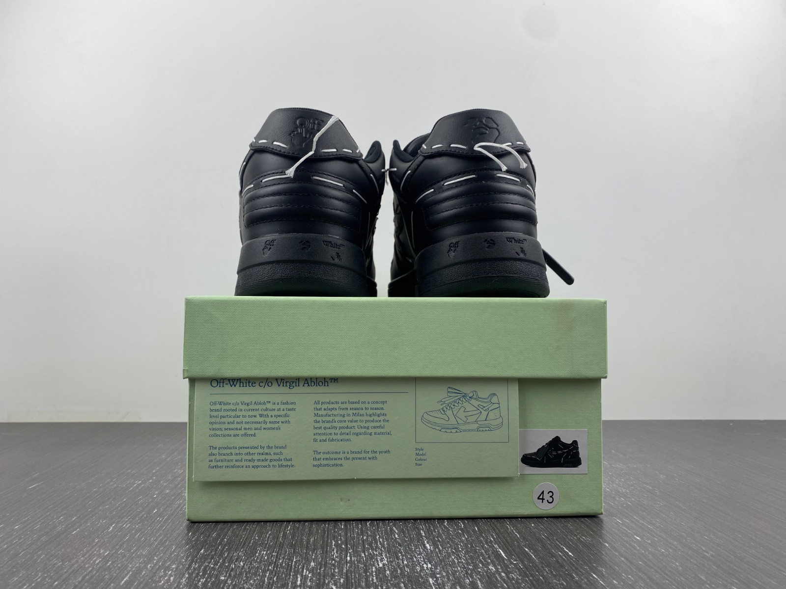 Off-White c/o Virgil Abloh