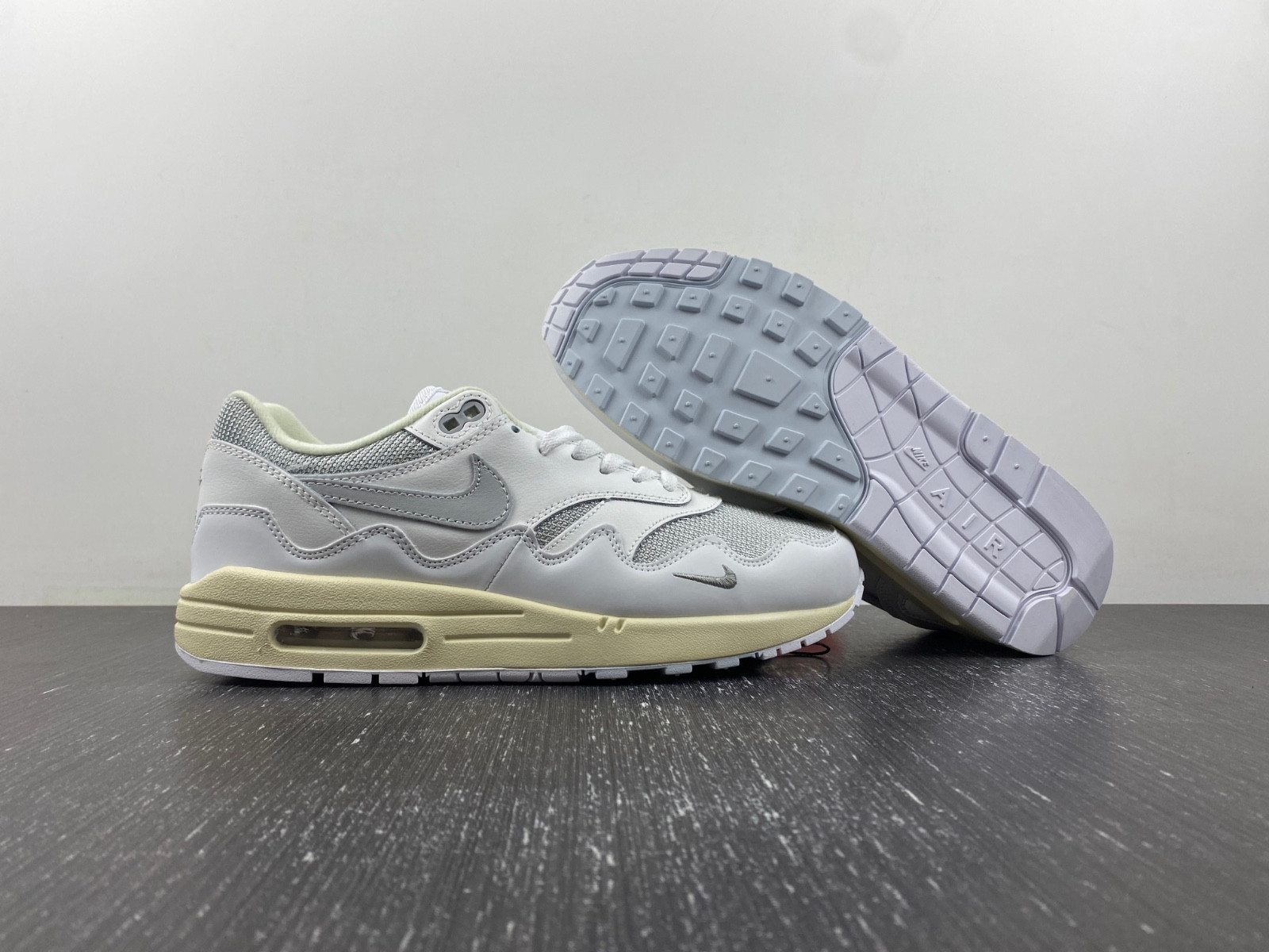 Patta Nike Air Max 1 White Silver DQ0299-100