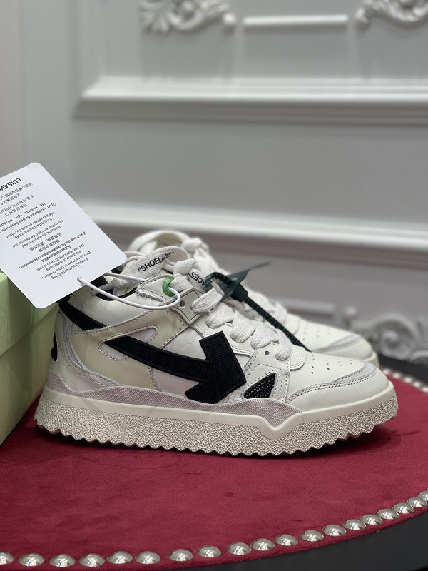 Off-White c/o Virgil Abloh