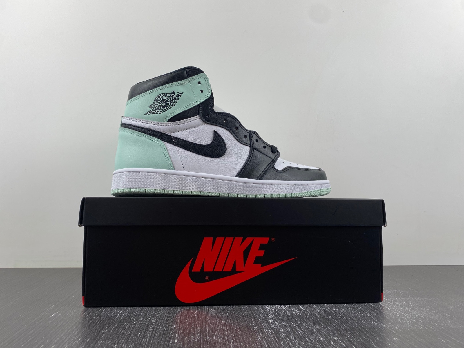 Jordan 1 Retro High Igloo Hombre - 861428-100