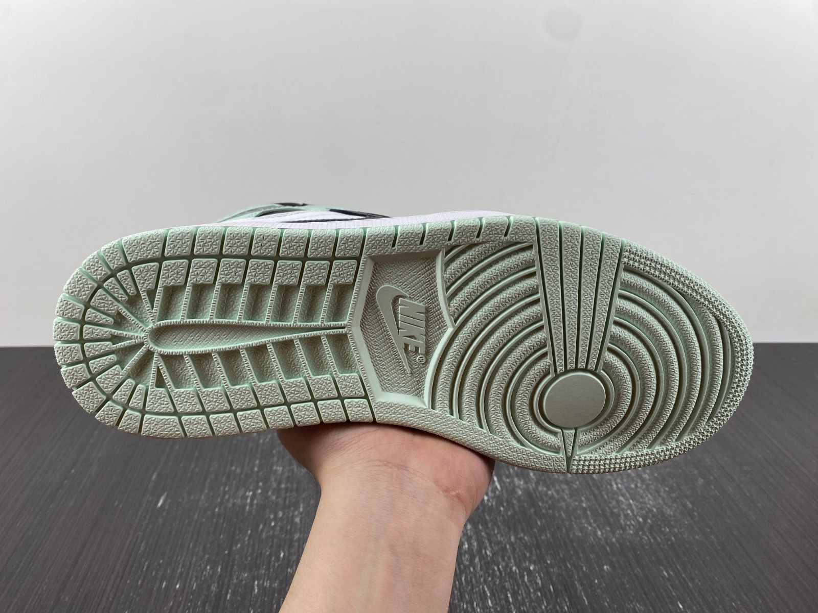 Jordan 1 Retro High Igloo Hombre - 861428-100