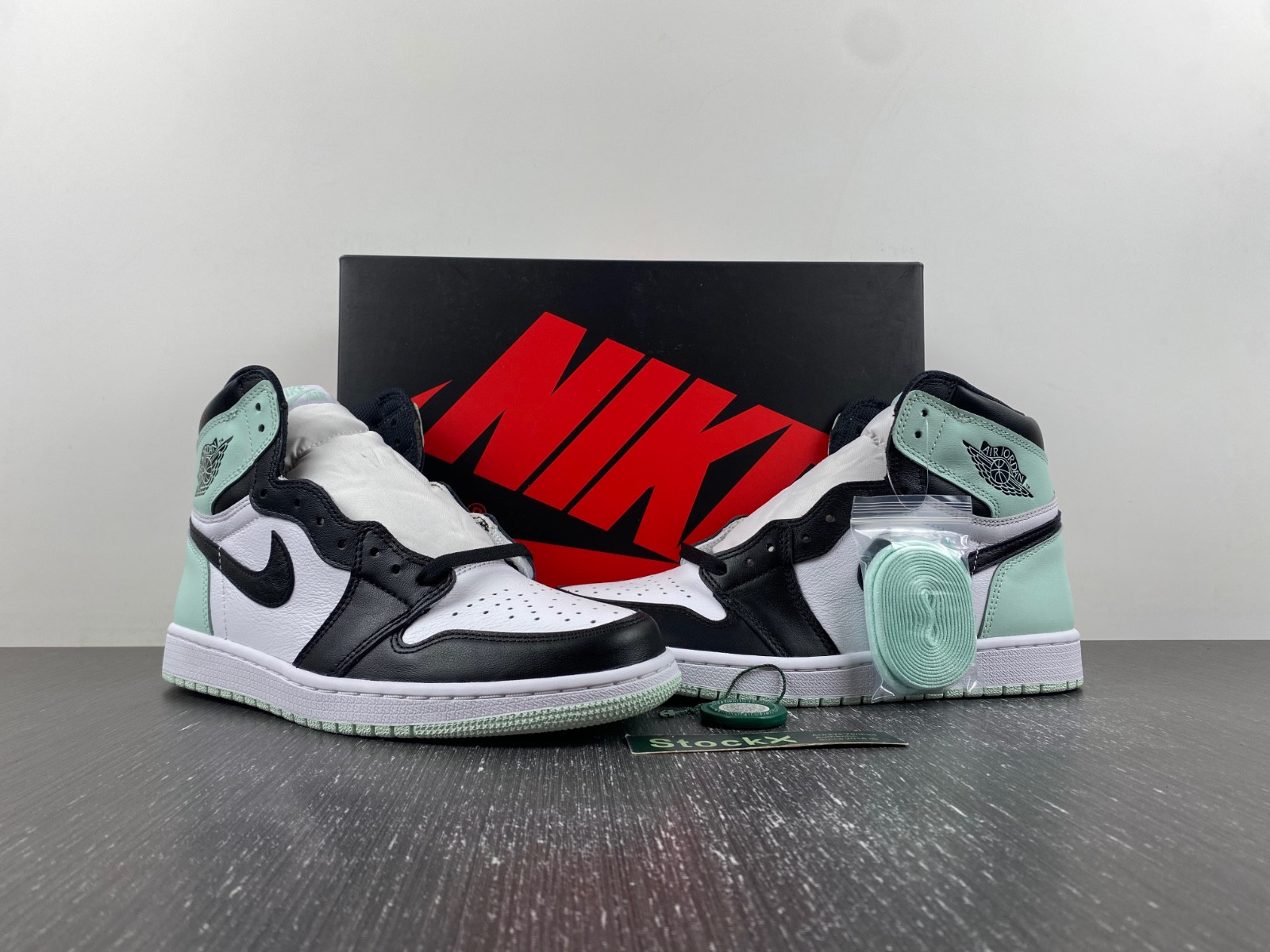 Jordan 1 Retro High Igloo Hombre - 861428-100