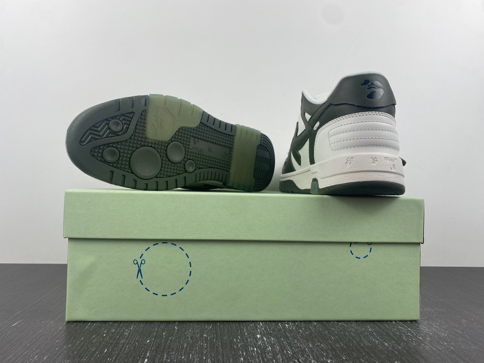 Off-White c/o Virgil Abloh