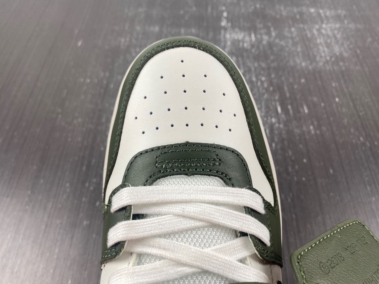 Off-White c/o Virgil Abloh