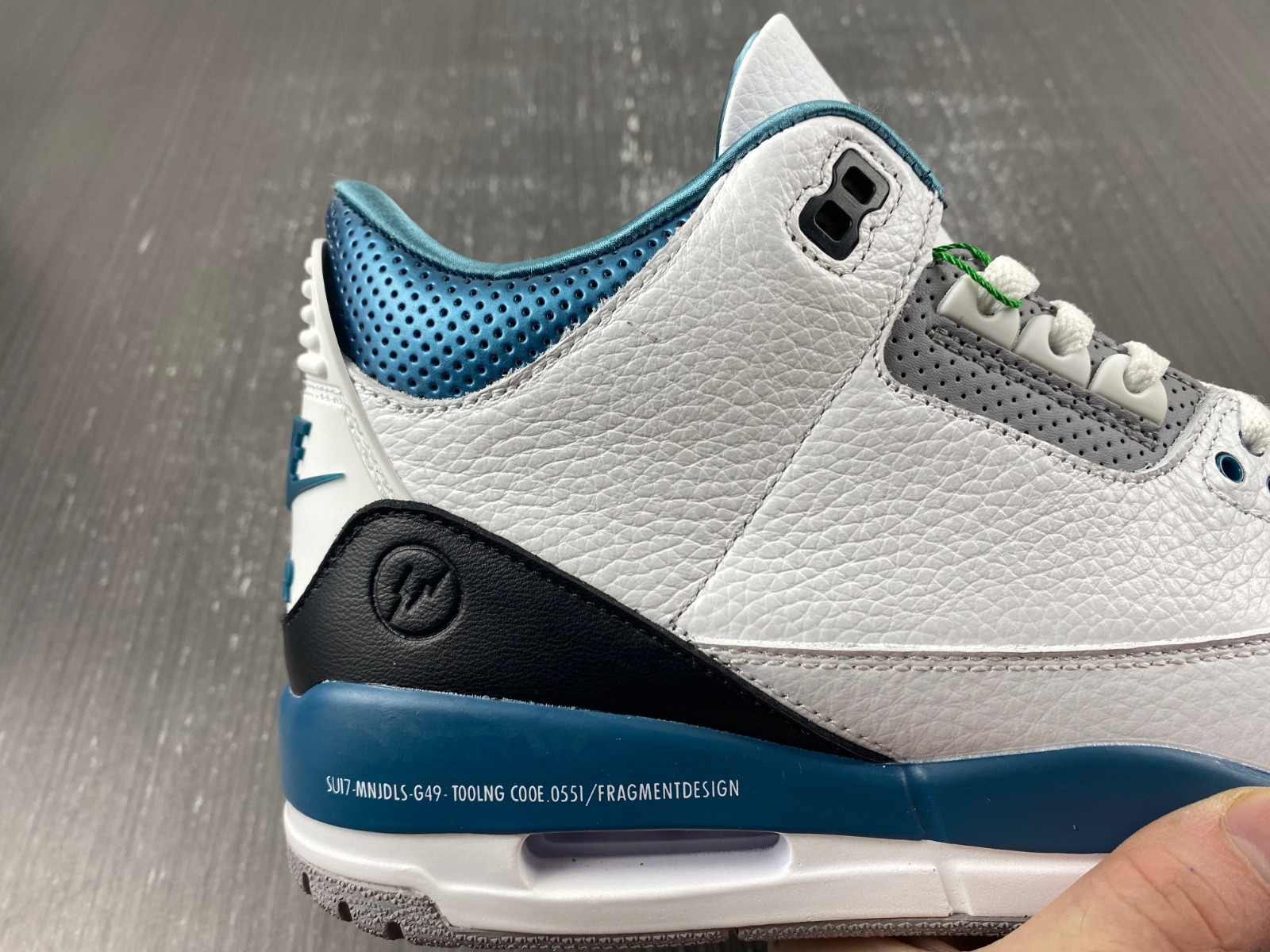 Air Jordan 3 Retro 136064-660