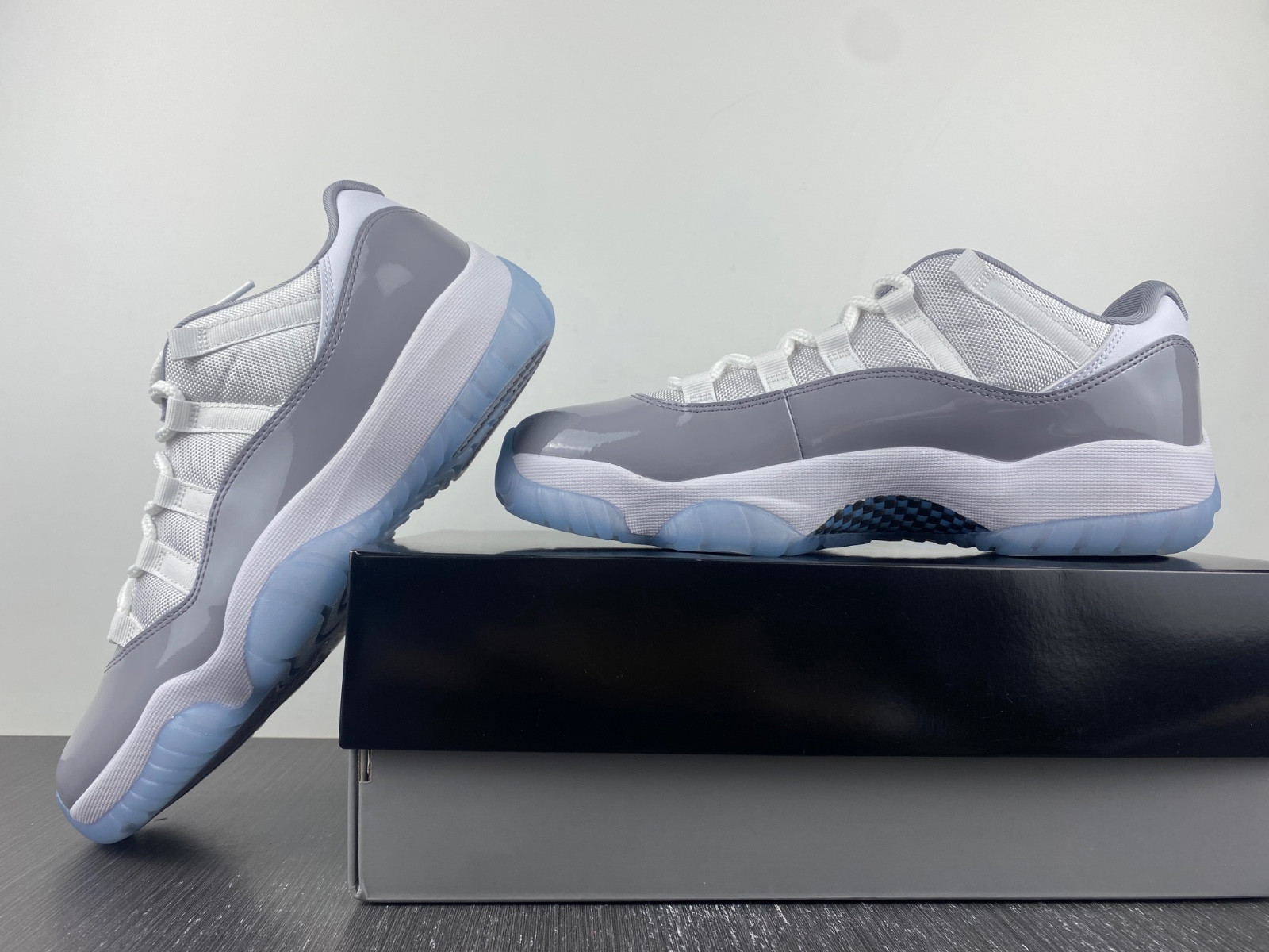 Jordan 11 Retro Low Cement Grey - AV2187-140